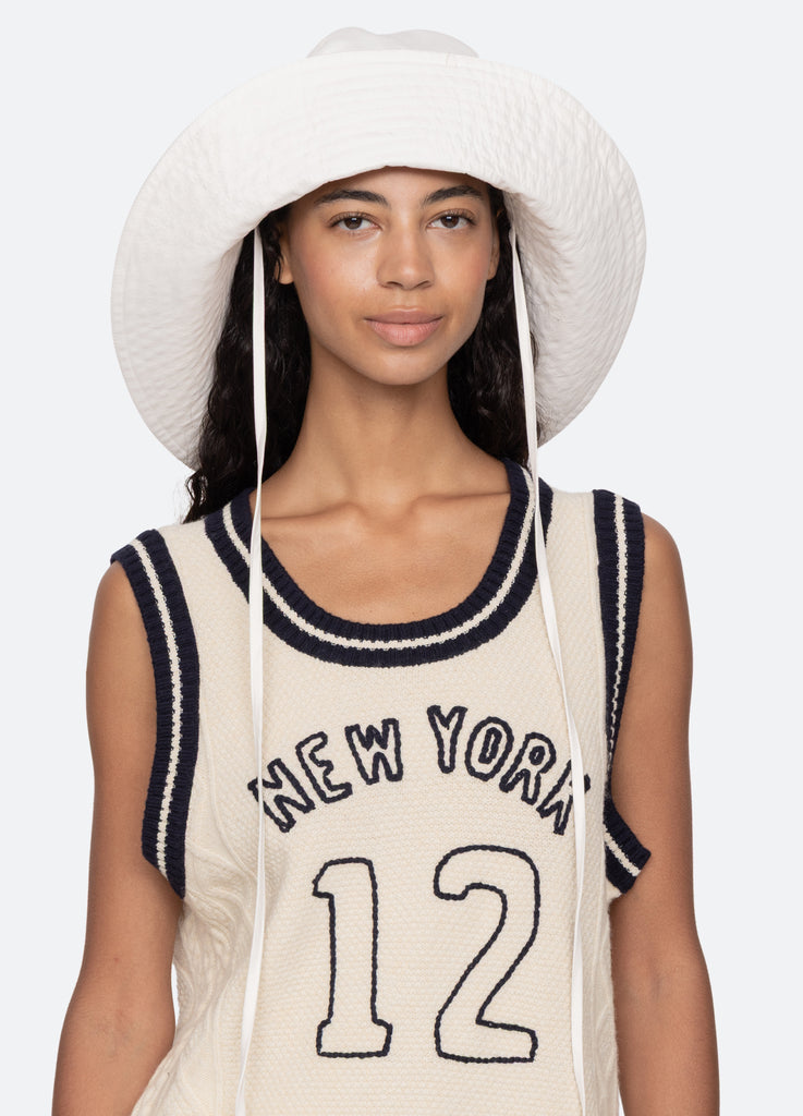 Lois Hat – Sea, New York