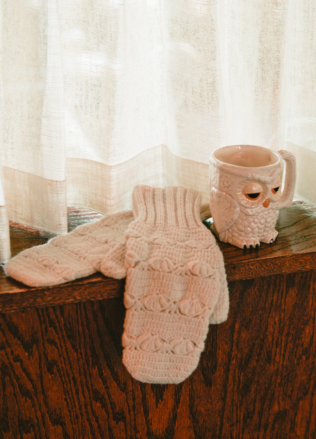 cream-alena mittens-editorial view