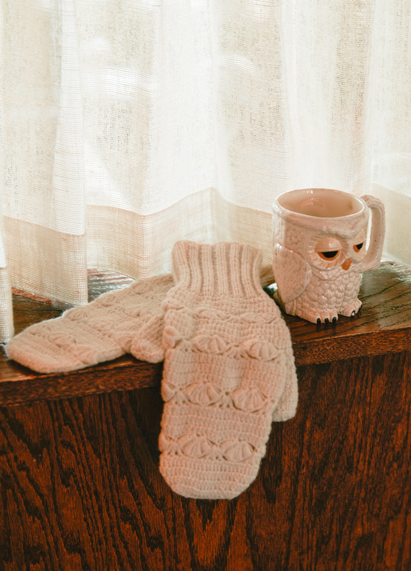 cream-alena mittens-editorial view - 1