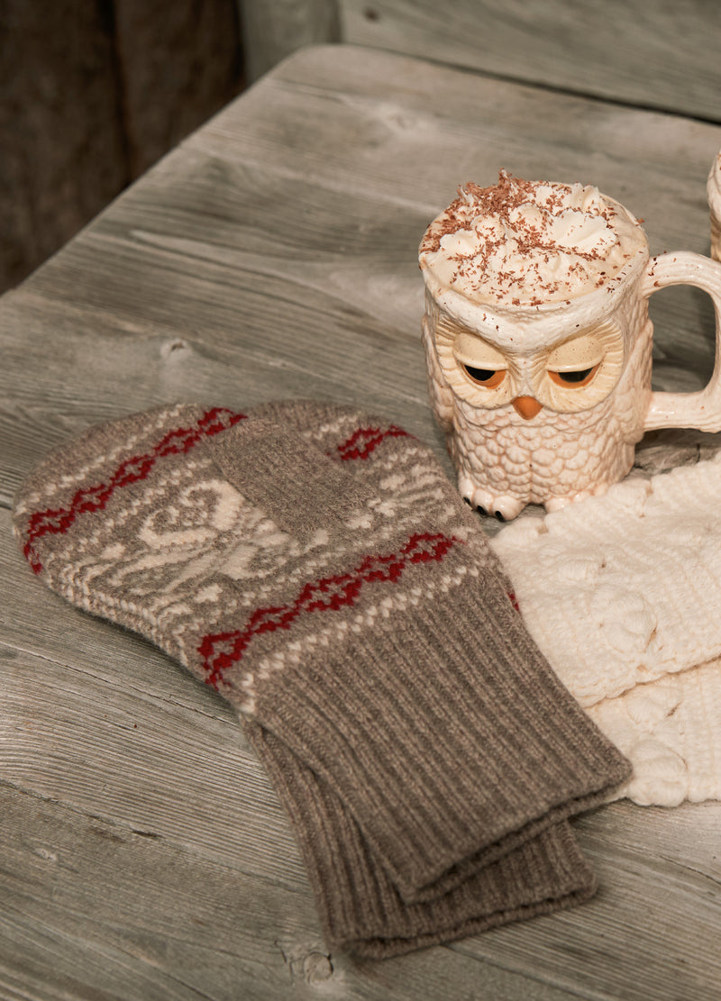 multi-hollis mittens-editorial view - 2