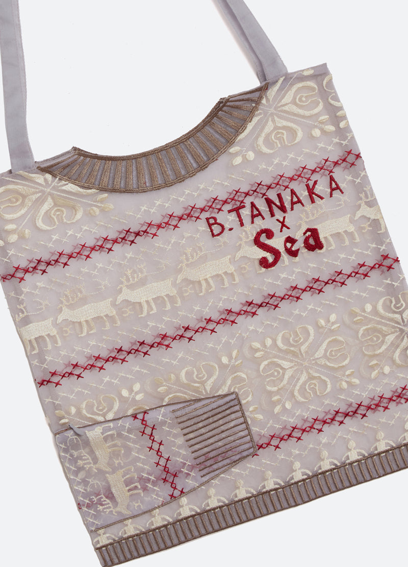 multi-hollis tote-editorial view - 2