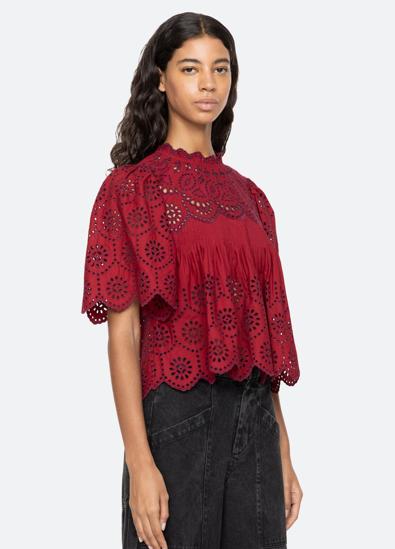 red-lainey s/s top-three quarter view - 11