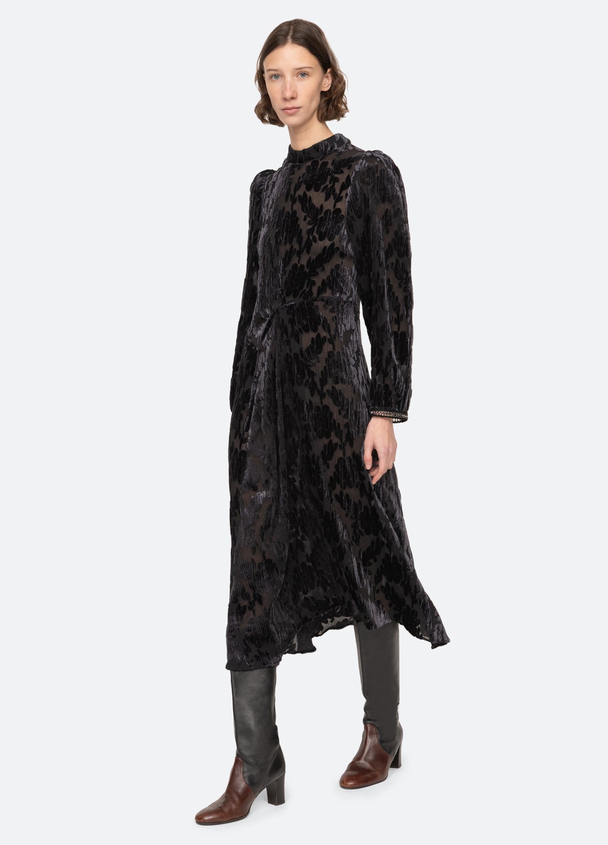 black-regine dress-walking view - 5