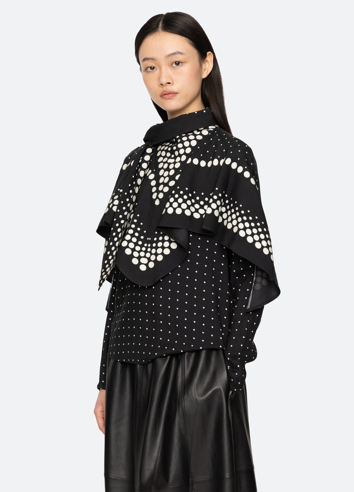 black-elly top-three quarter view - 6