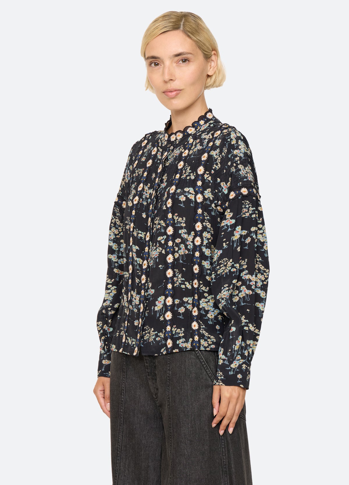 black-mona top-three quarter view - 4