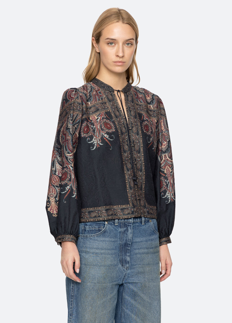 navy-hyacinth top-three quarter view - 5