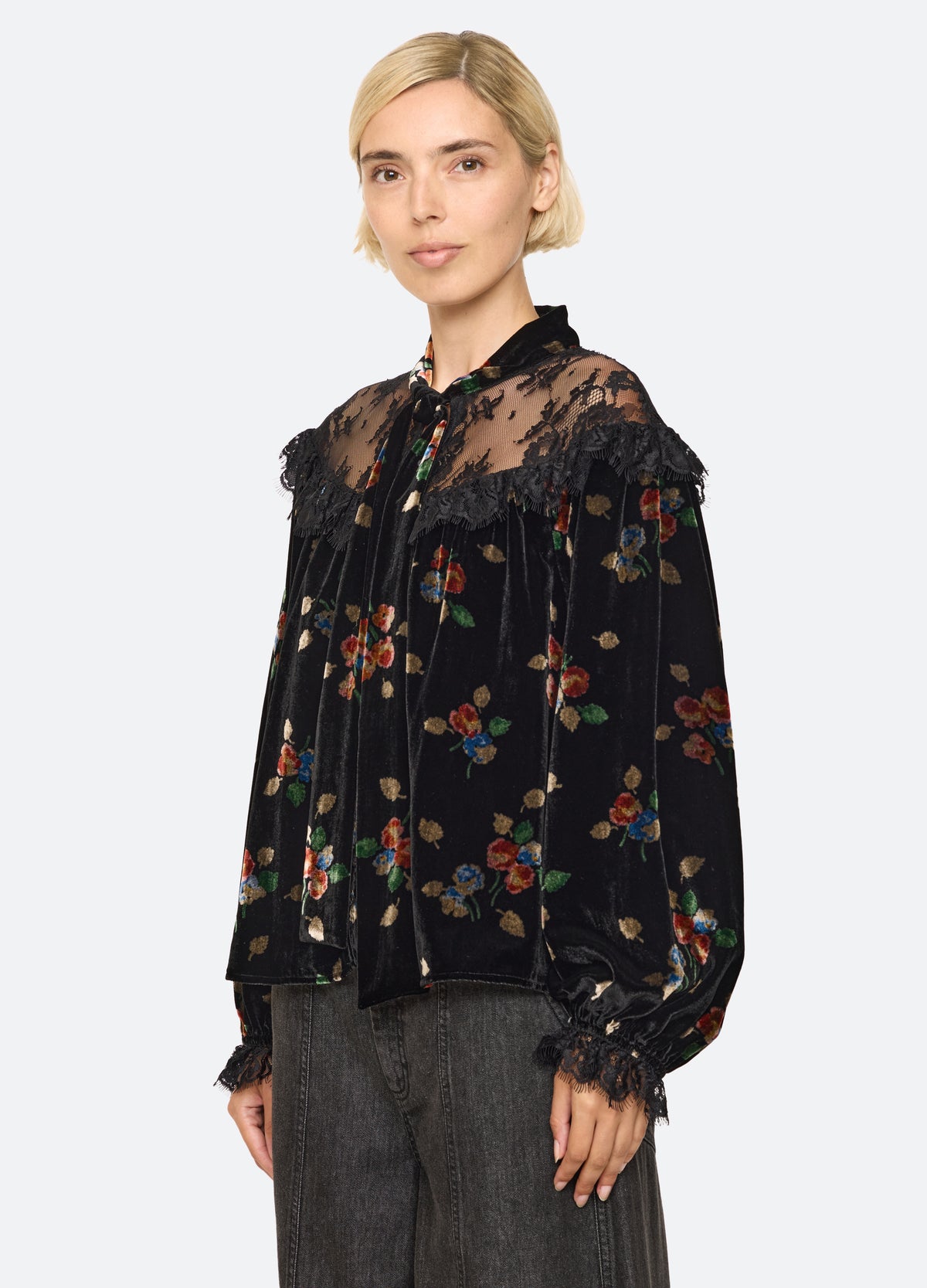 black-leda top-three quarter view - 4