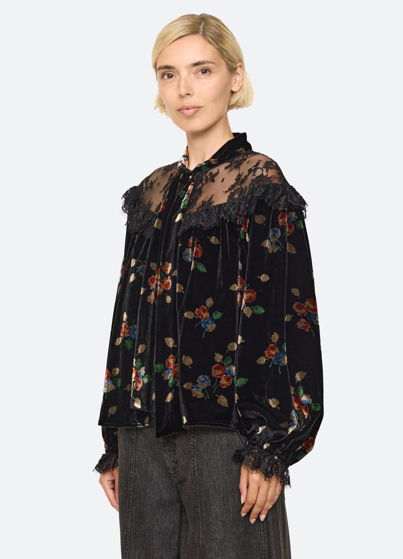 black-leda top-three quarter view - 4