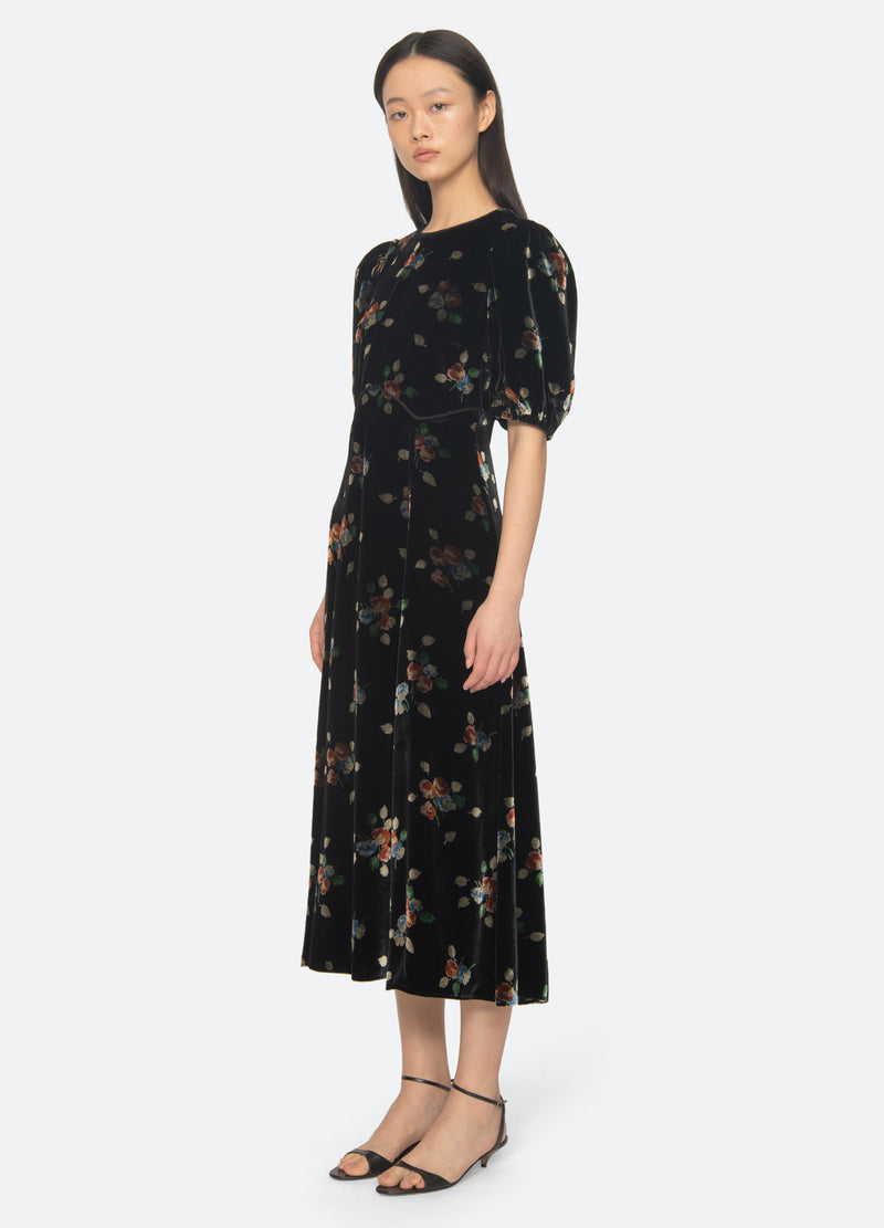 black-leda dress-three quarter view - 5