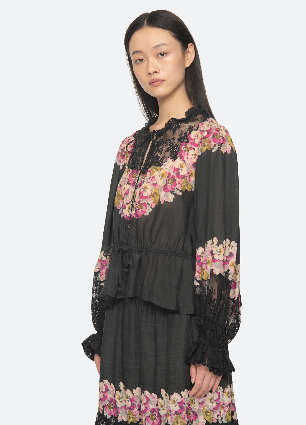 black-persephone top-three quarter view - 5
