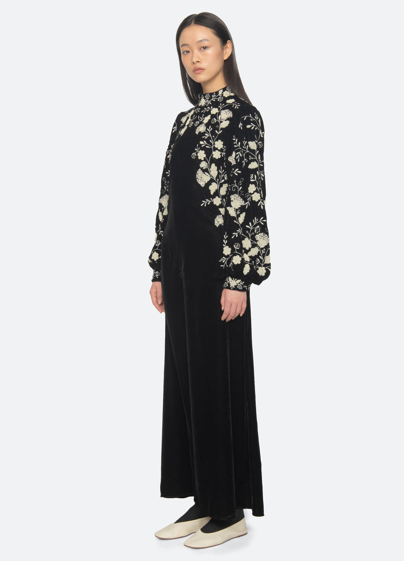 black-shiloh dress-three quarter view - 6