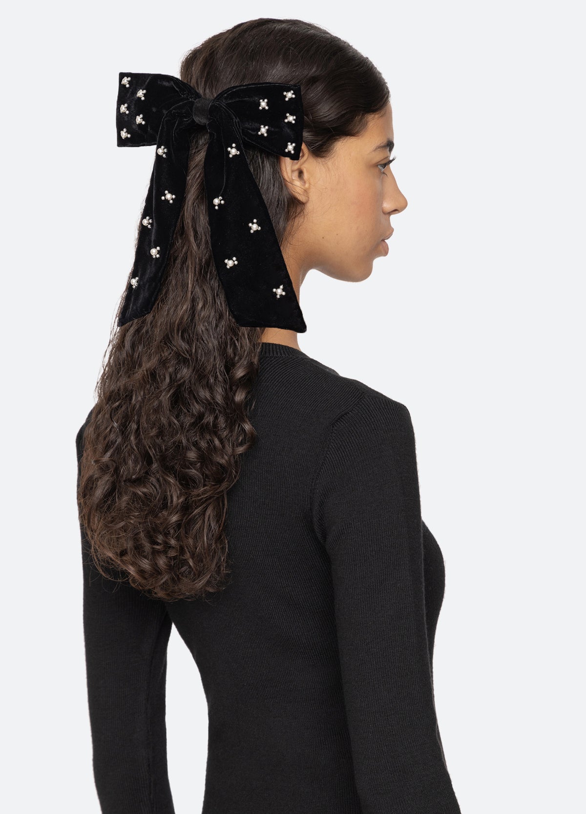 black-velvet bow clip-three quarter view