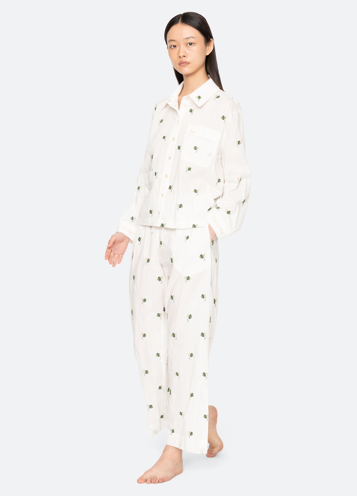 multi-alieen pj set-walking view