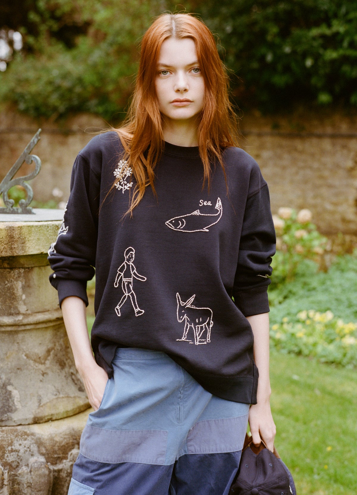 navy-harmony sweatshirt-editorial view