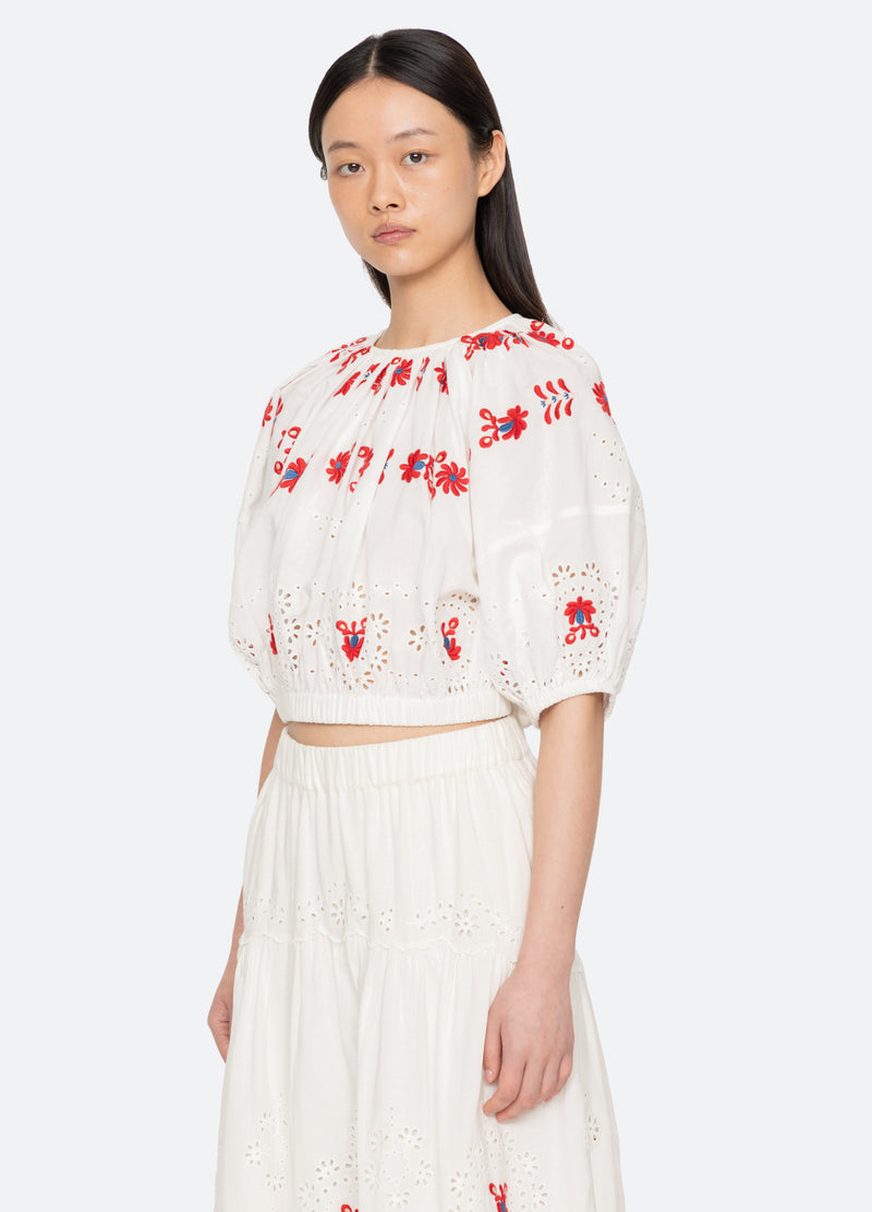 cream-catharina top-three quarter view - 12