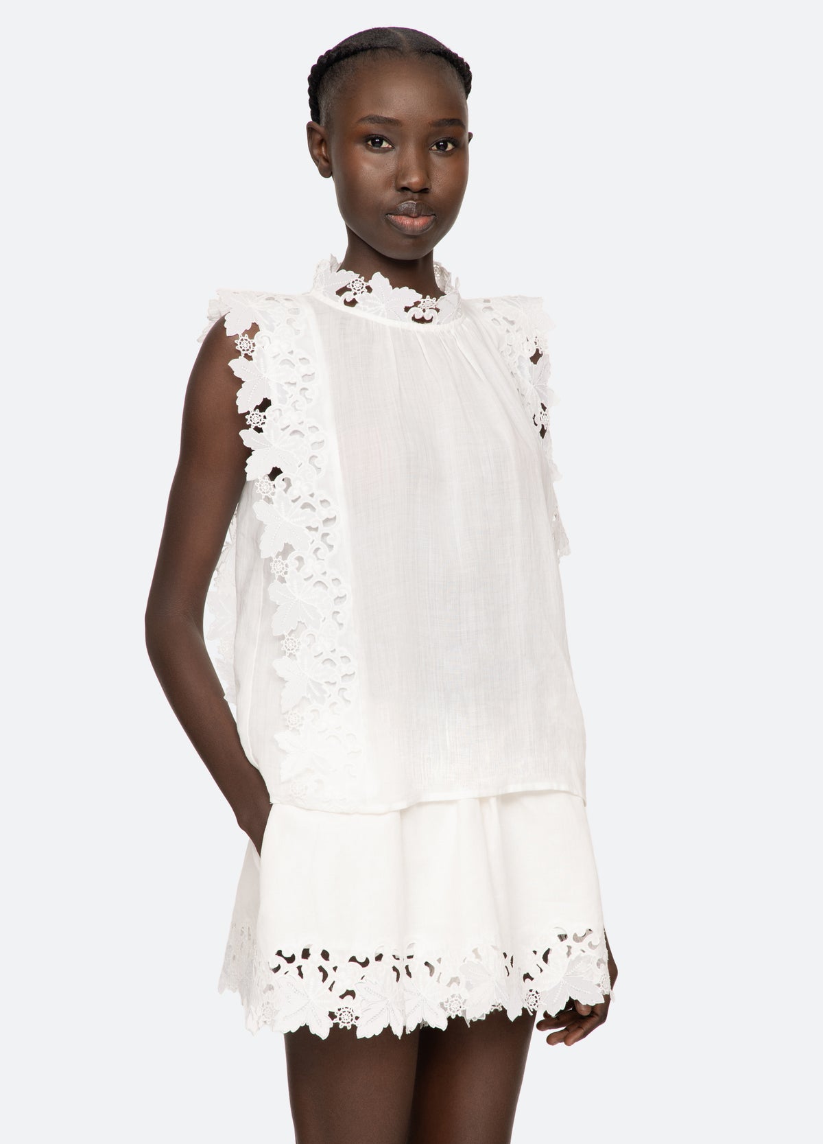 white-eleannora top-three quarter view - 11