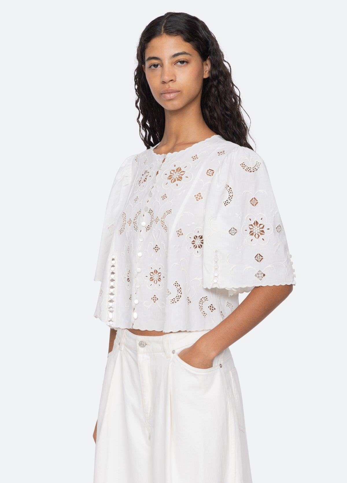 white-gardener top-three quarter view - 4