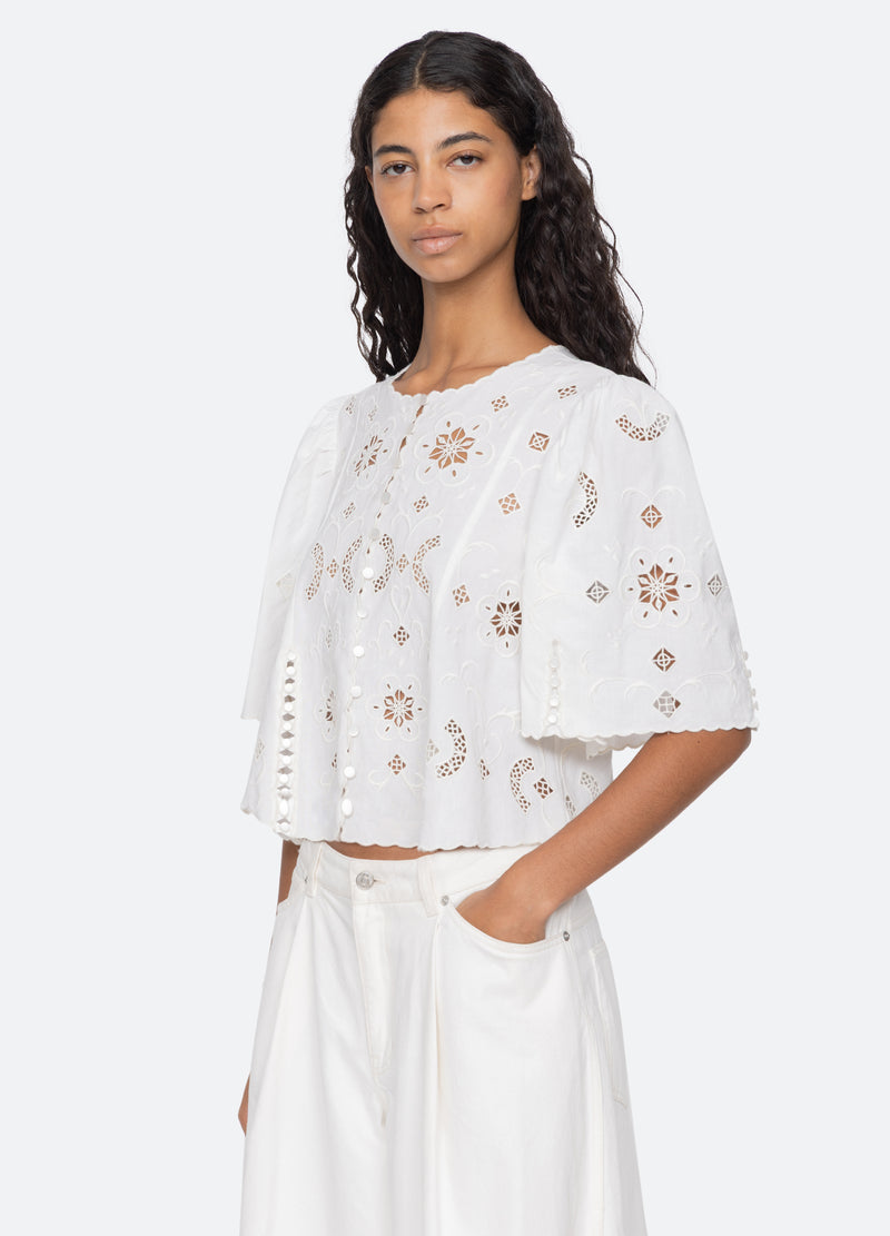 white-gardener top-three quarter view - 4