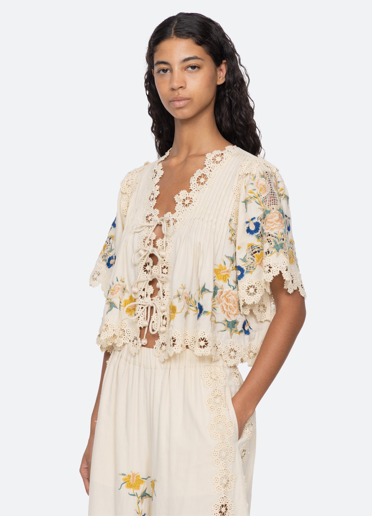 cream-adonna s/s top-three quarter view - 6