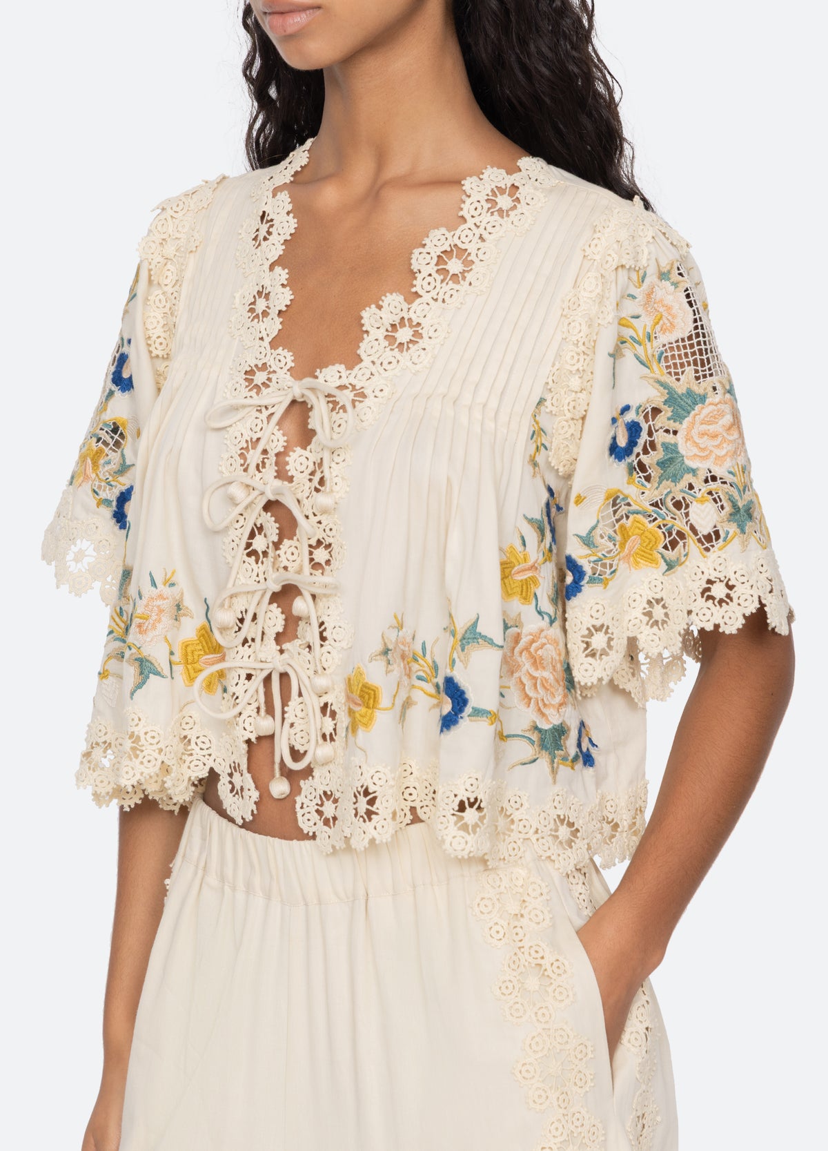 cream-adonna s/s top-detail view - 8