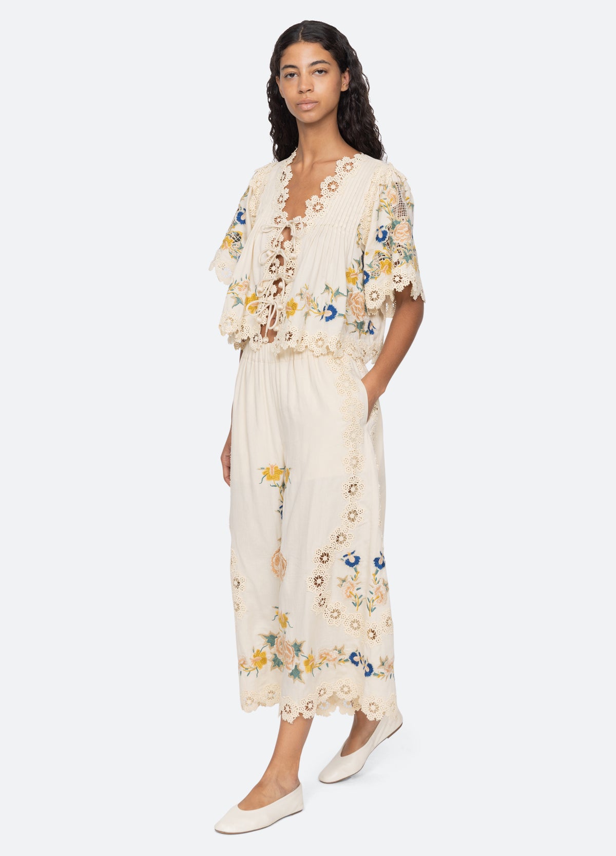 cream-adonna s/s top-full body view - 9