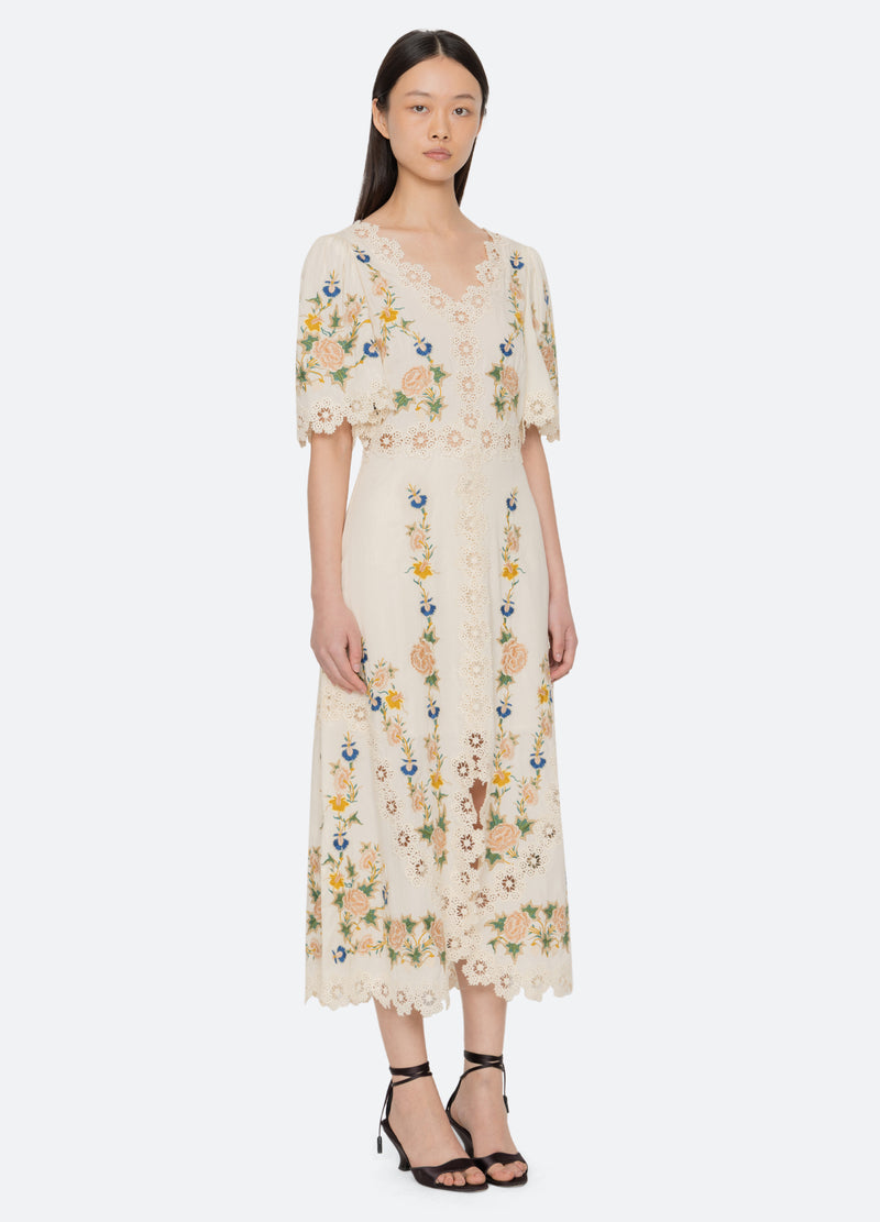 cream-adonna s/s dress-three quarter view - 6