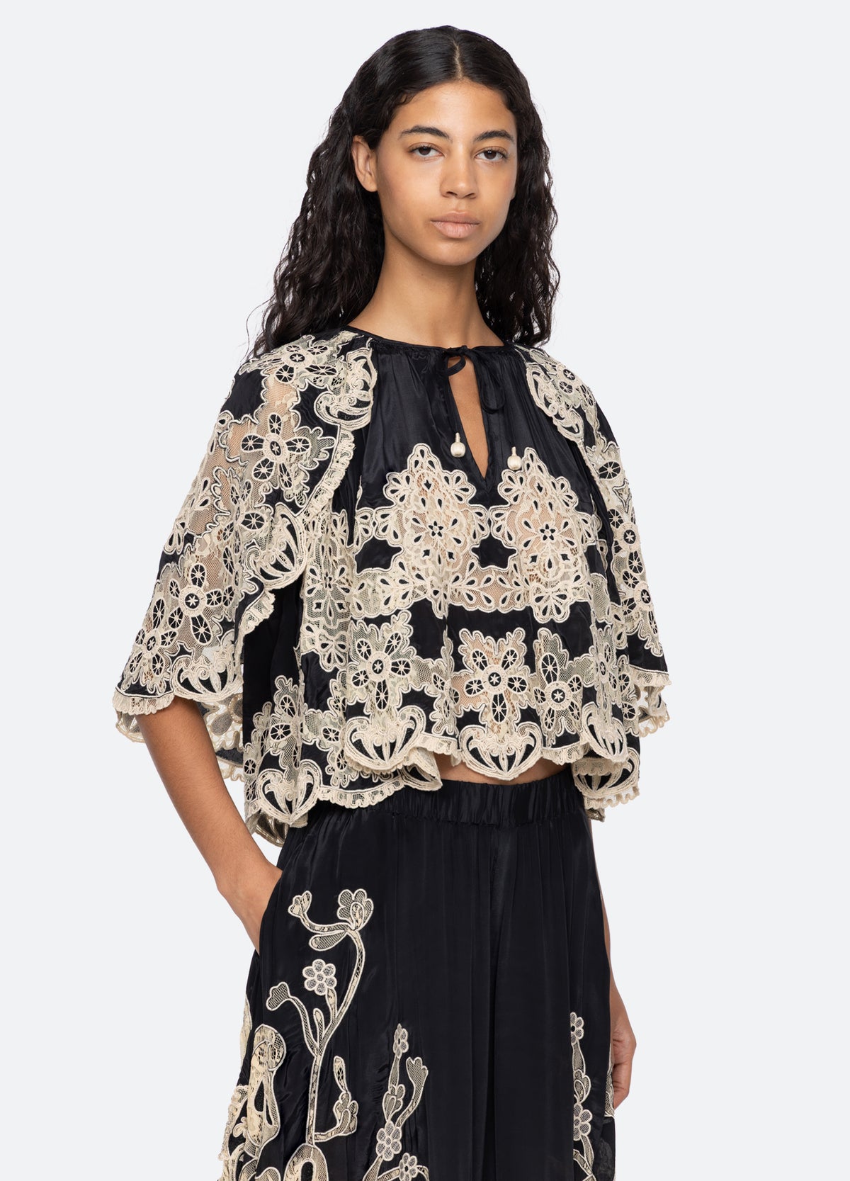 black-gracelyn top-three quarter view - 20