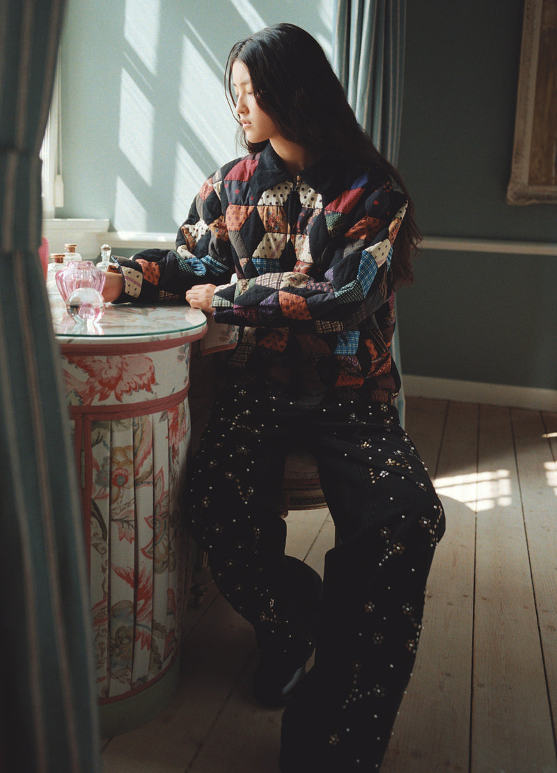 black-etta jeans-editorial view - 2