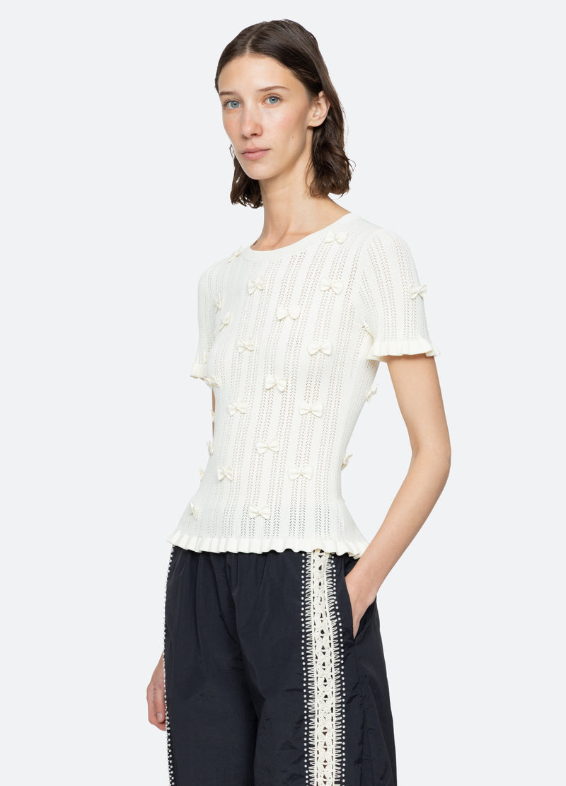 cream-alberta top-three quarter view - 11