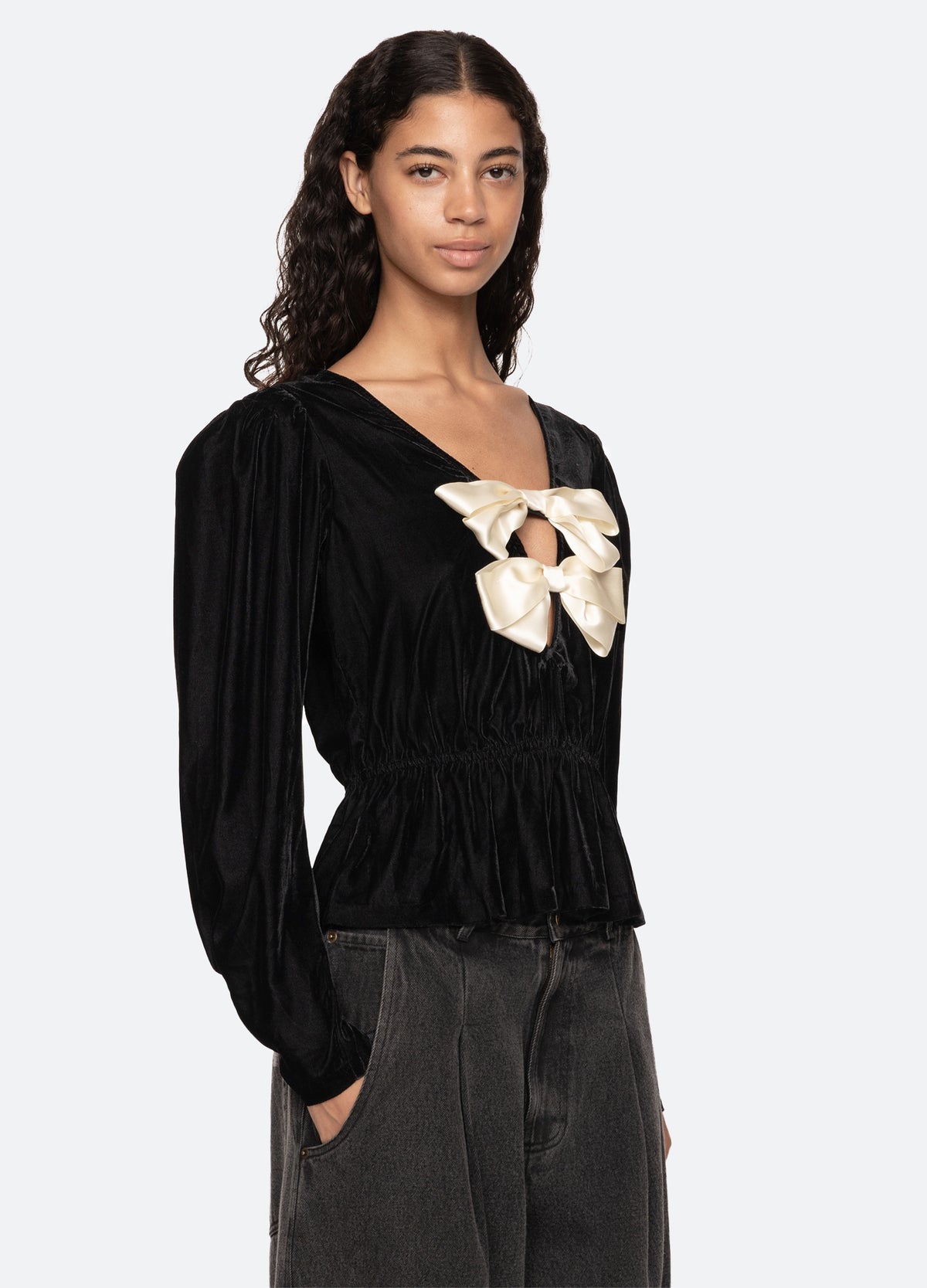 black-seraphine top-three quarter view - 4