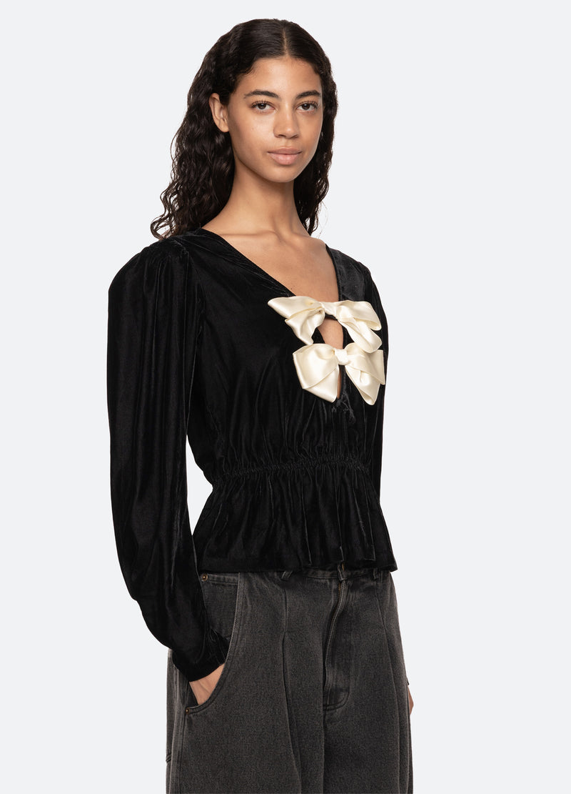 black-seraphine top-three quarter view - 4