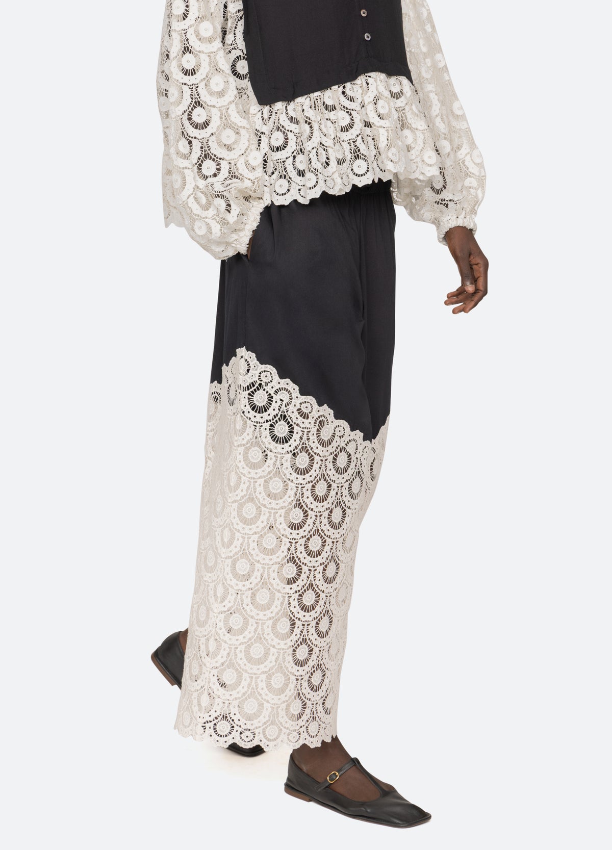 black-eliison pants-wlking view - 5