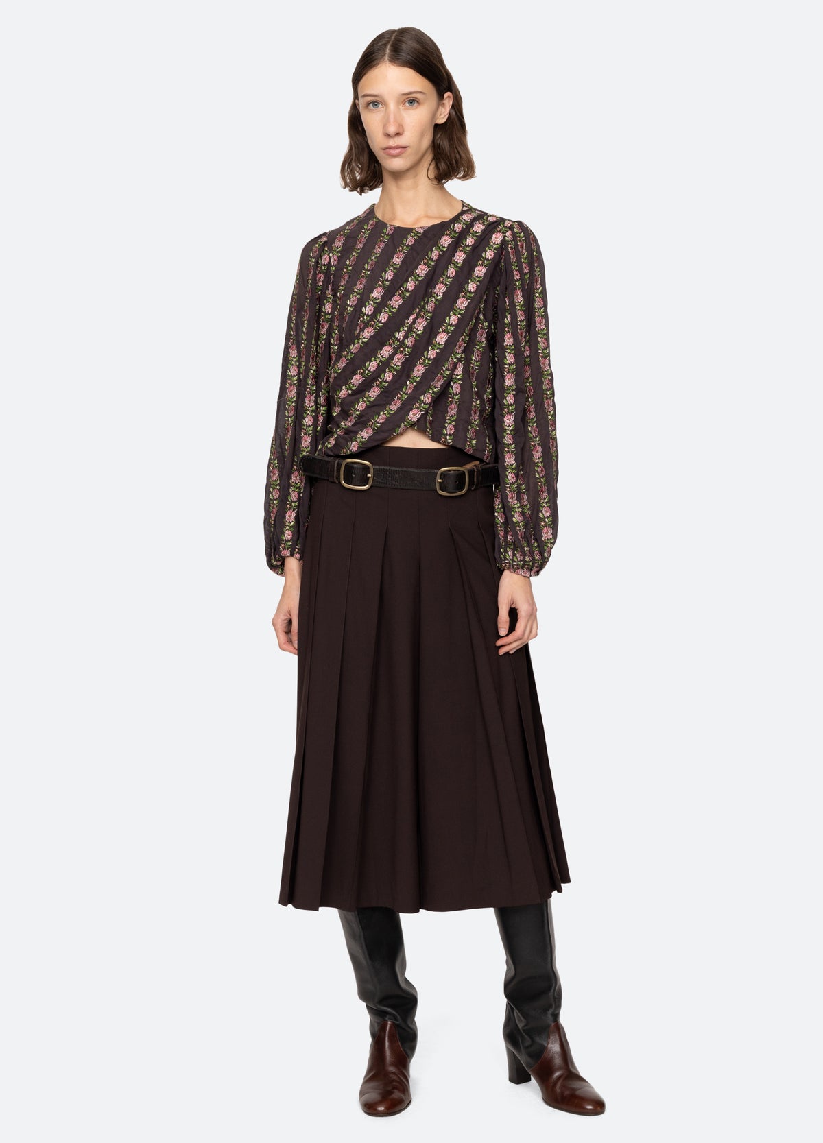 multi-sybil top-full body view - 7