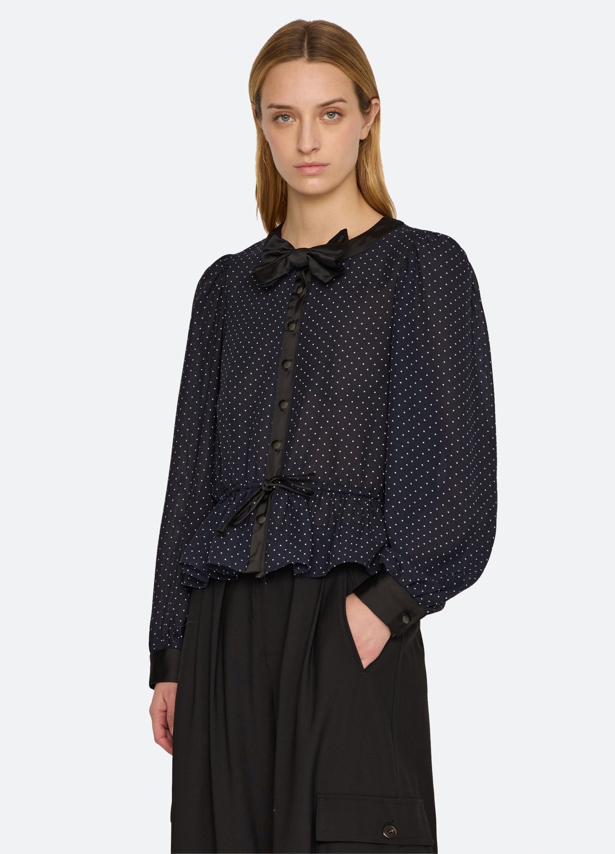 black-jeanne top-three quarter view - 5