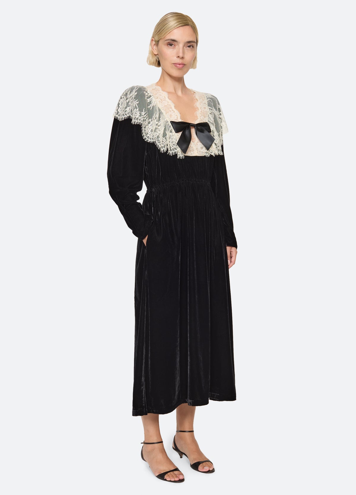 black-lisetta dress-three quarter view - 5