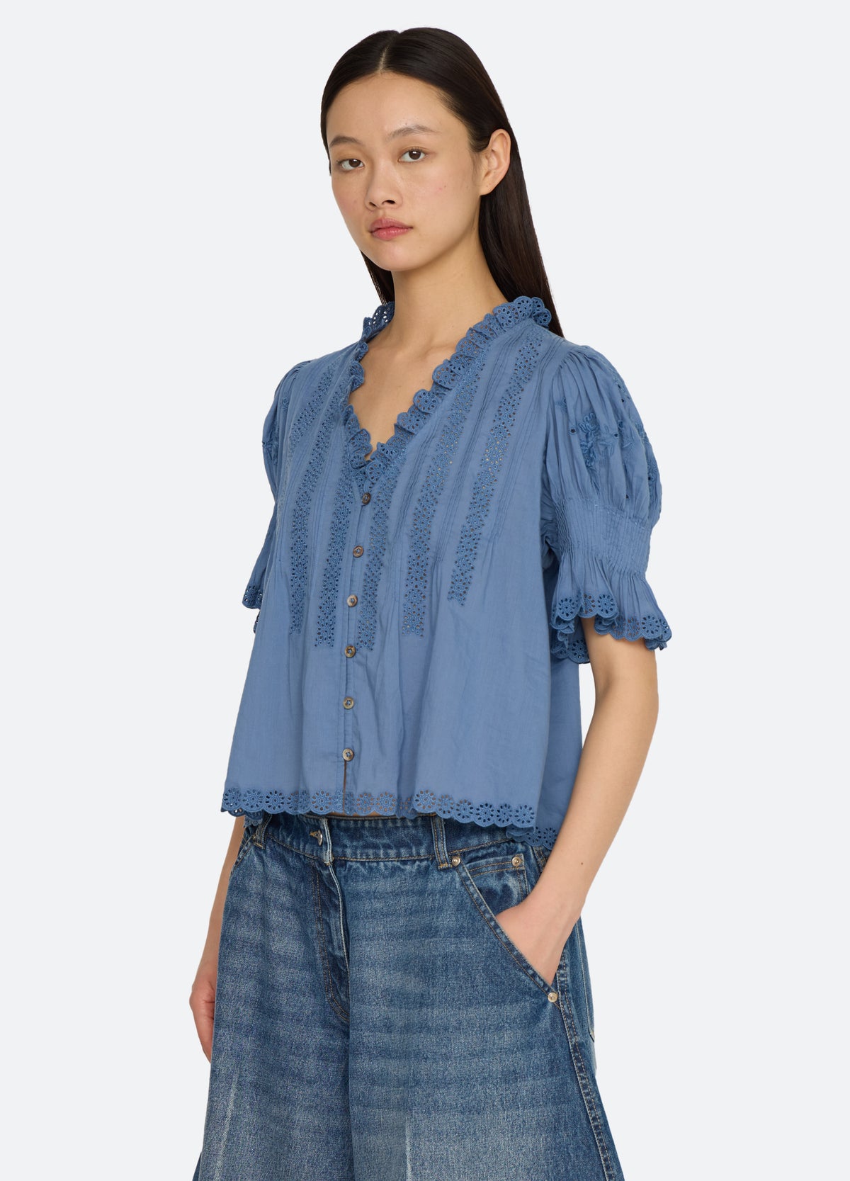 blue-taegan top-three quarter view - 4