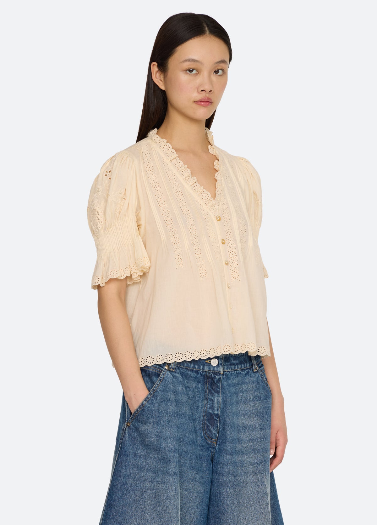 cream-taegan top-three quarter view - 11