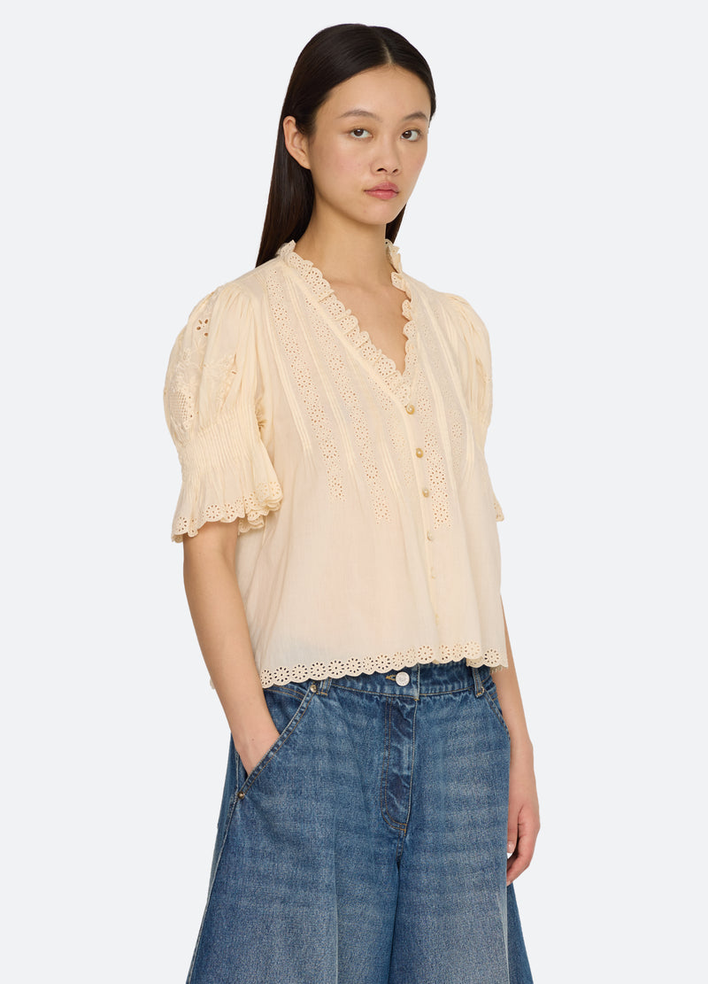 cream-taegan top-three quarter view - 11