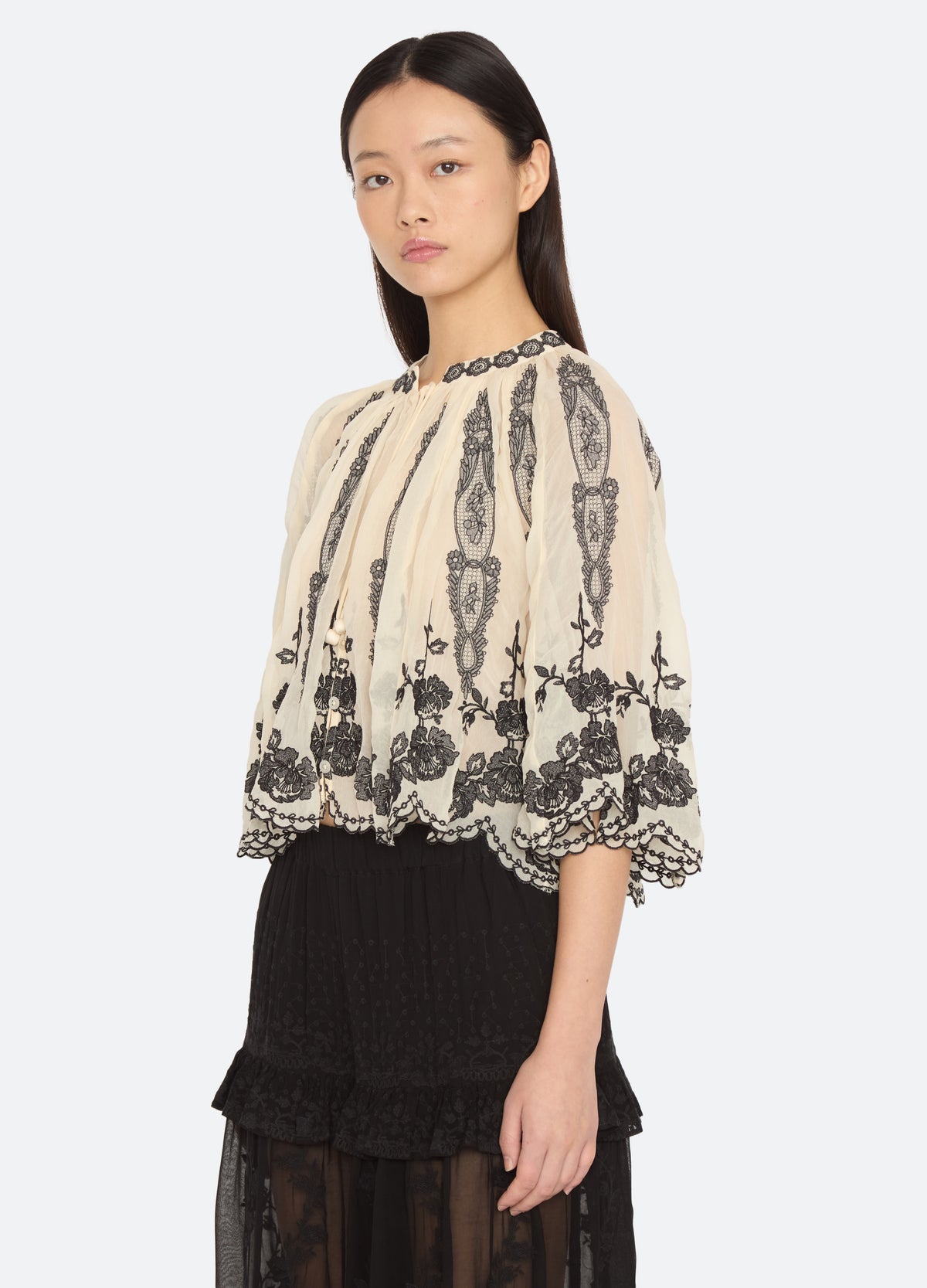 multi-gertrude top-three quarter view - 4