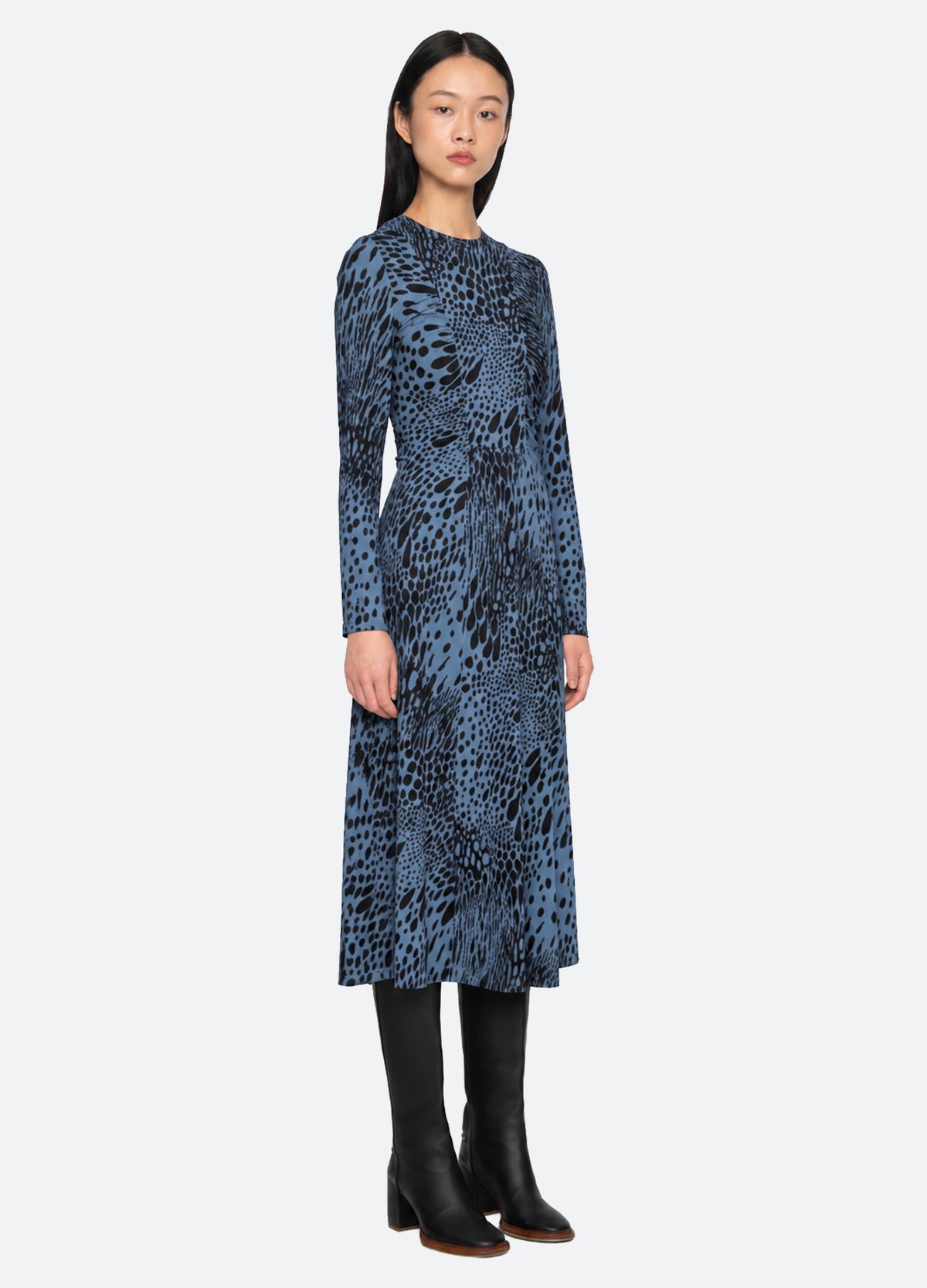 blue-marielle l/s dress-three quarter view - 4