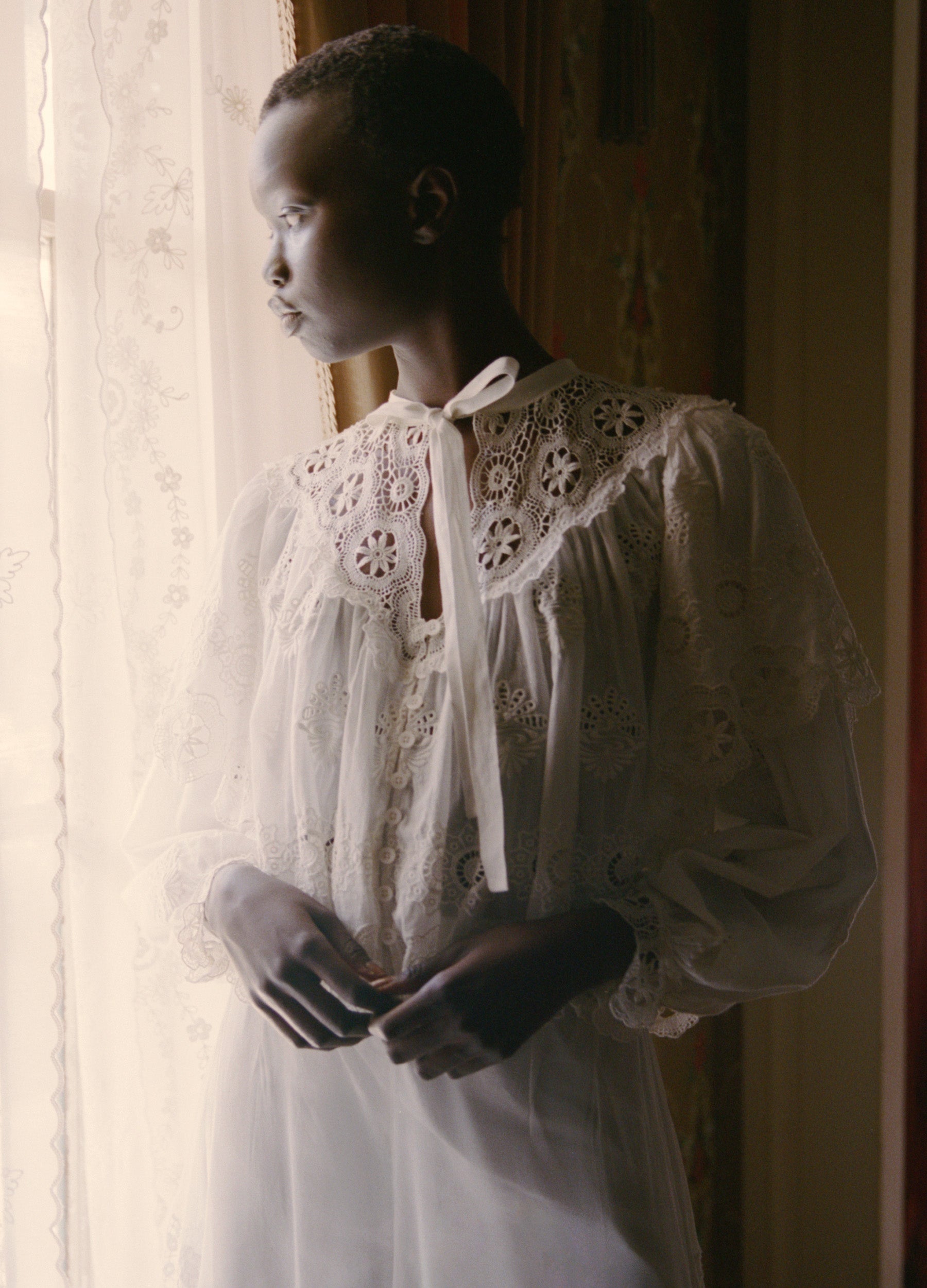 エッセンロートレアモン ＳＯＰＨＩＡ フラワースリーブＴＯＰ　カットソー For Love & Lemons Oliver Ruffle-Side Top | Anthropologie