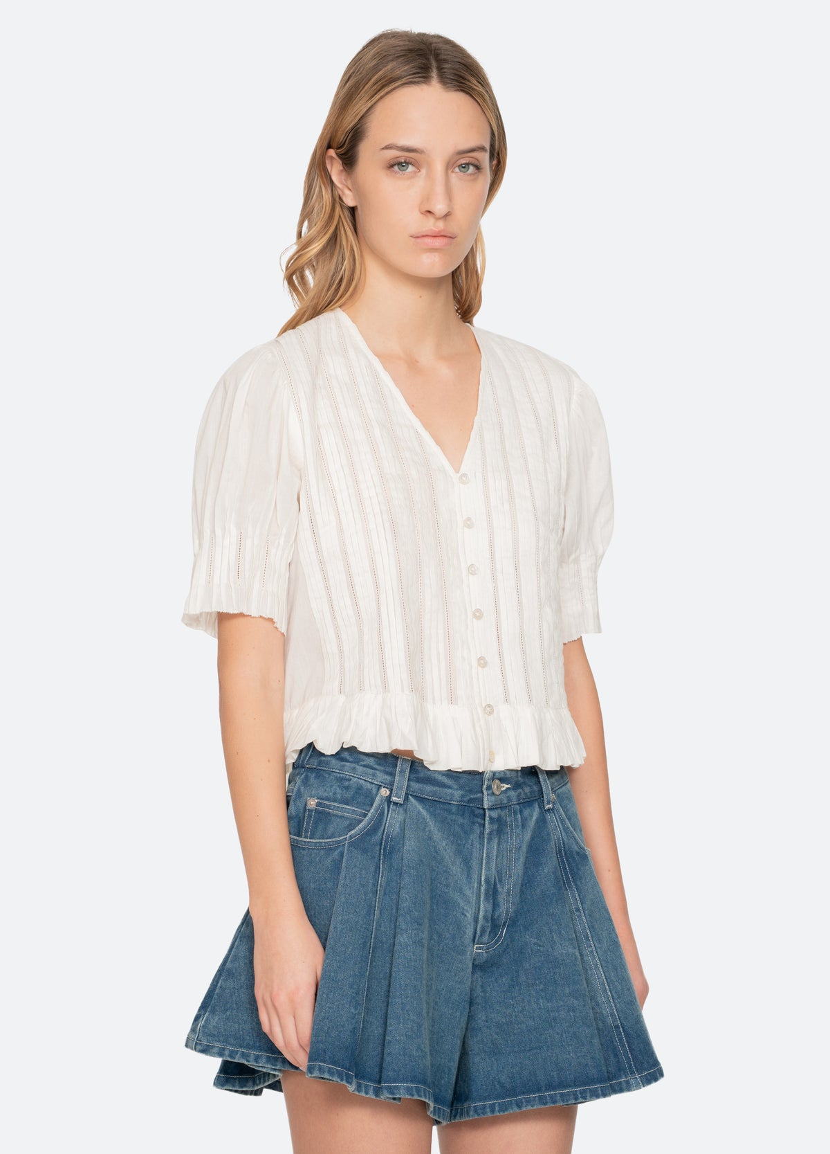 white-alberte top-three quarter view - 5