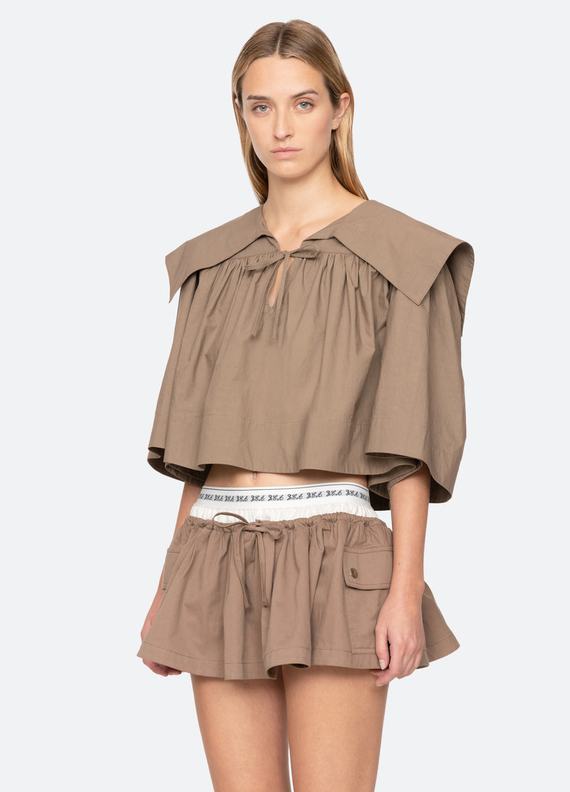 taupe-lois top-three quarter view - 10