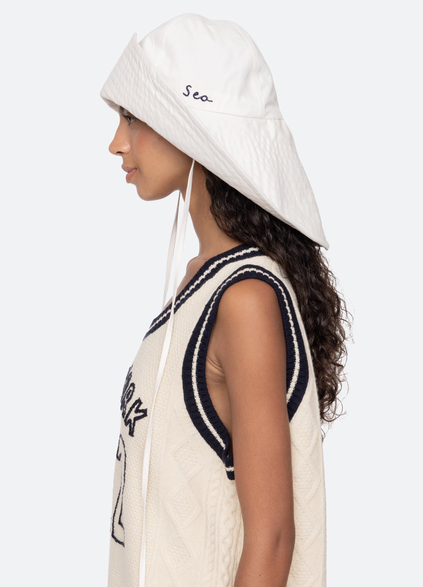 Lois Hat – Sea, New York